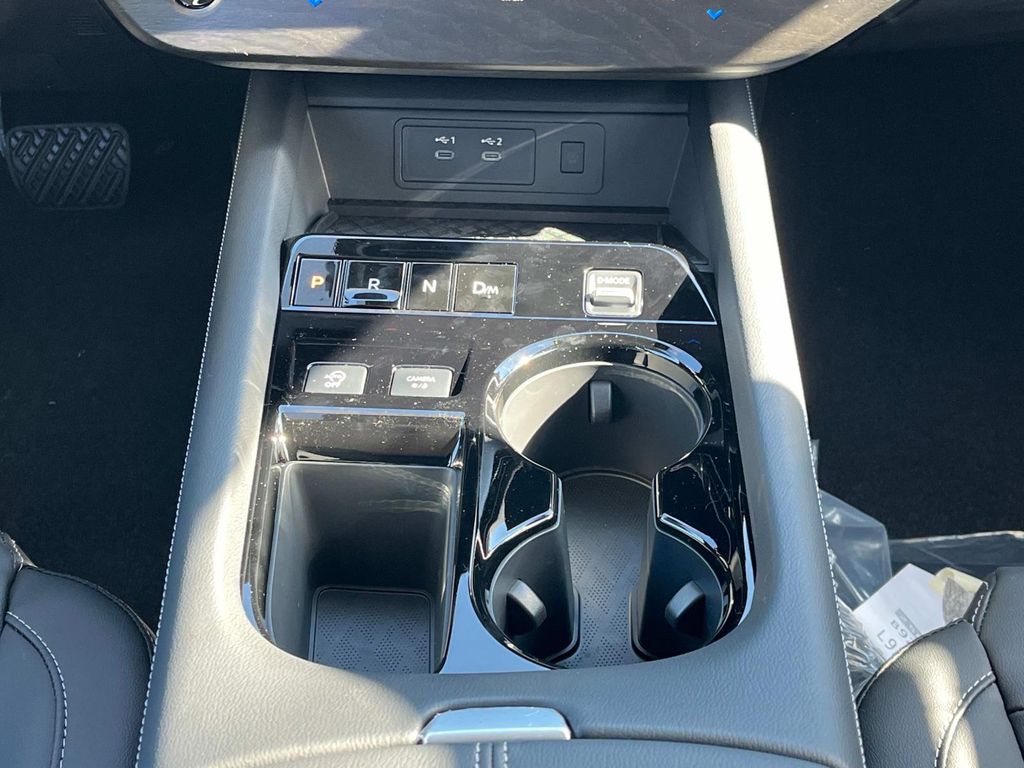 Vehicle image 17 of 32