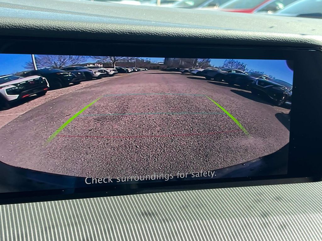 Vehicle image 29 of 32