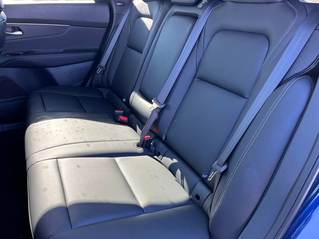 Vehicle image 21 of 32