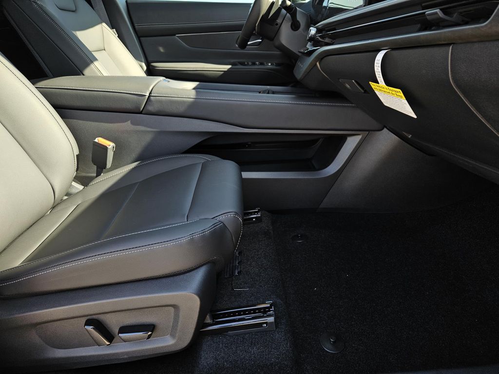 Vehicle image 8 of 22