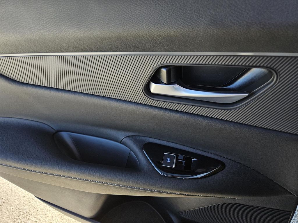 Vehicle image 14 of 22