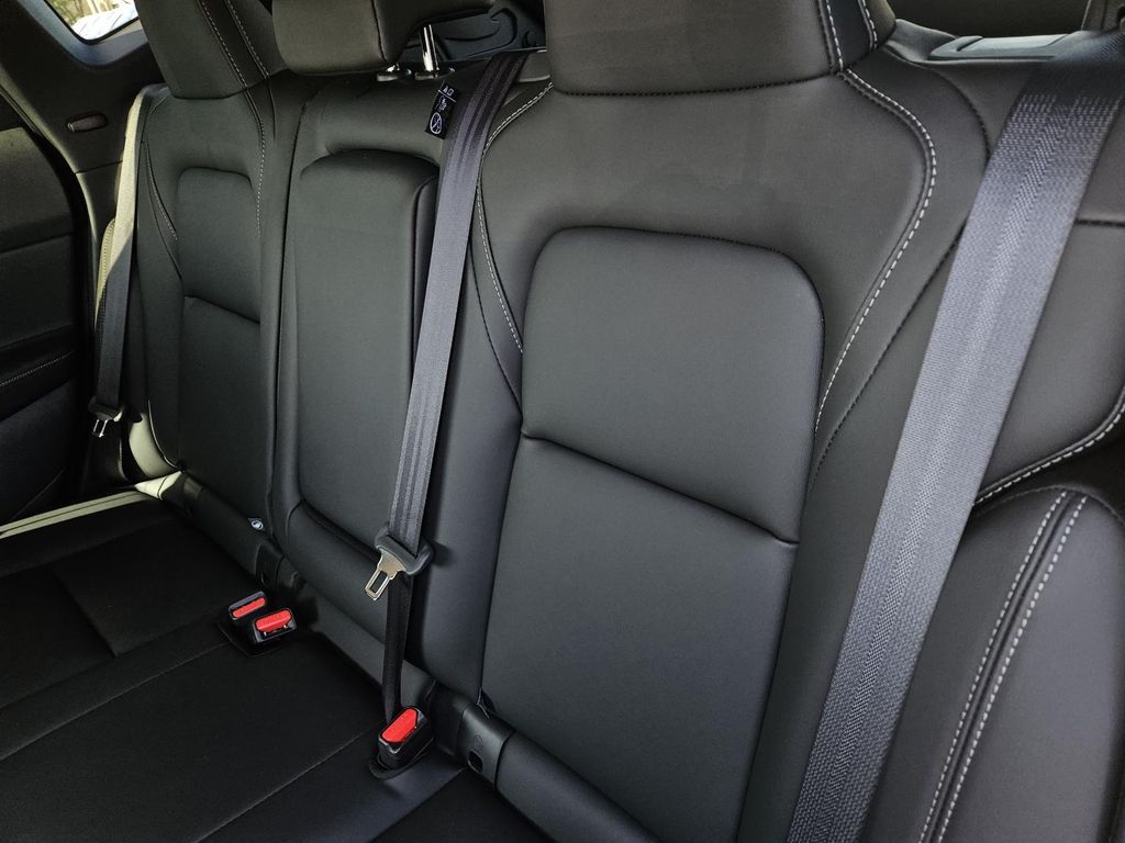 Vehicle image 7 of 22