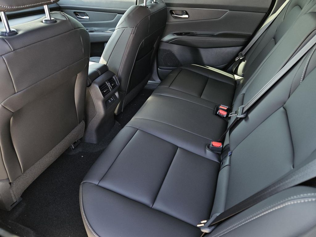 Vehicle image 6 of 22