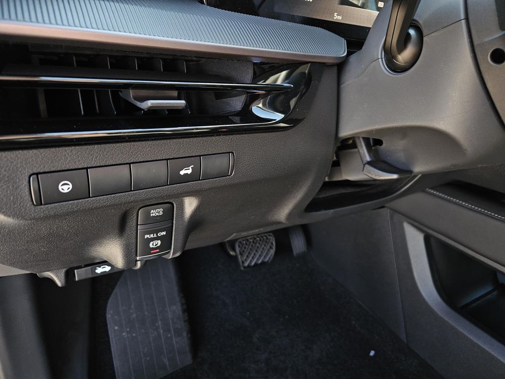 Vehicle image 5 of 22
