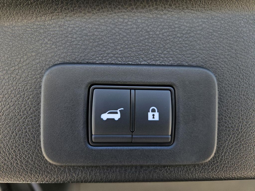 Vehicle image 18 of 22