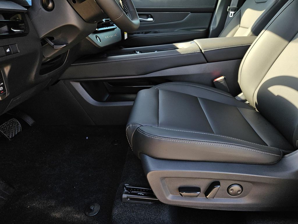 Vehicle image 9 of 22