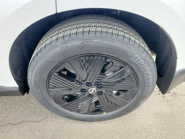 Vehicle image 27 of 28