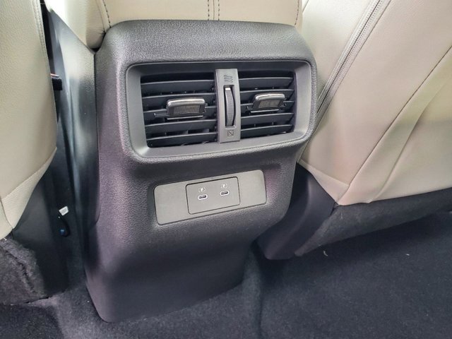 Vehicle image 26 of 28