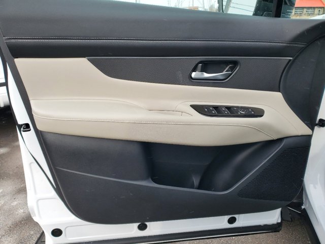 Vehicle image 6 of 28