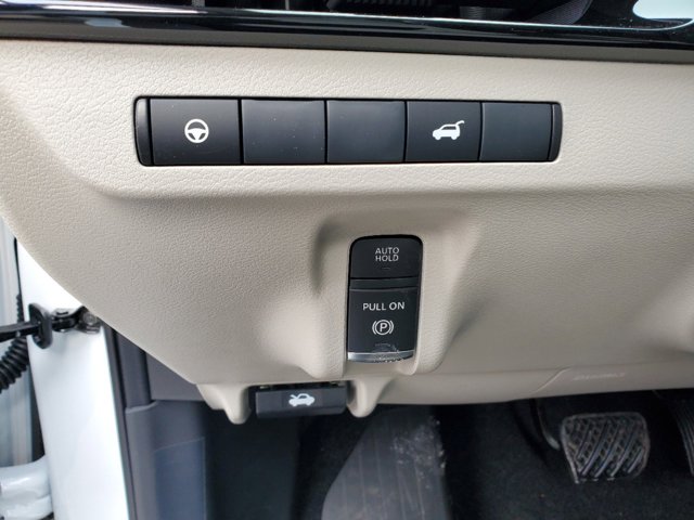 Vehicle image 10 of 28