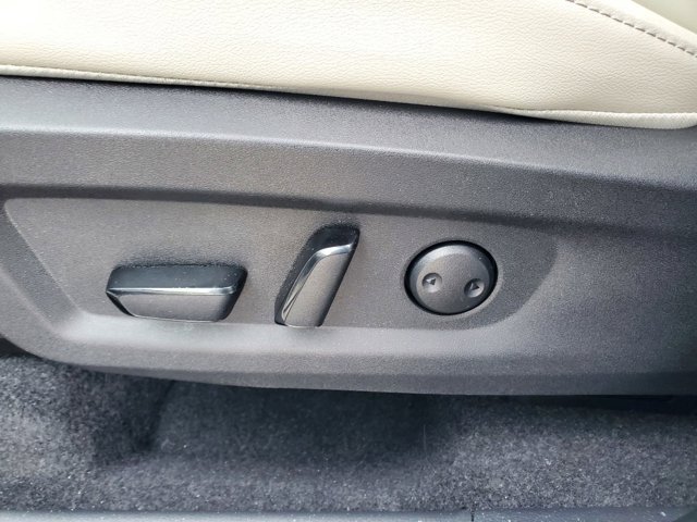 Vehicle image 7 of 28