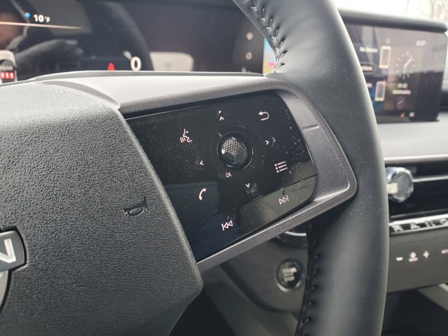 Vehicle image 12 of 28