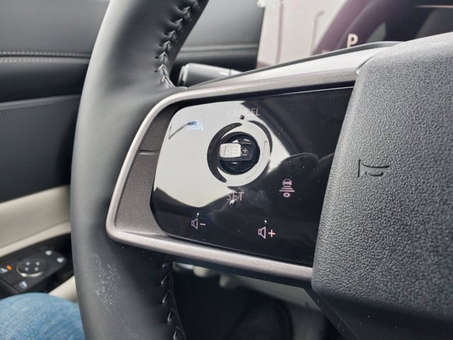 Vehicle image 13 of 28