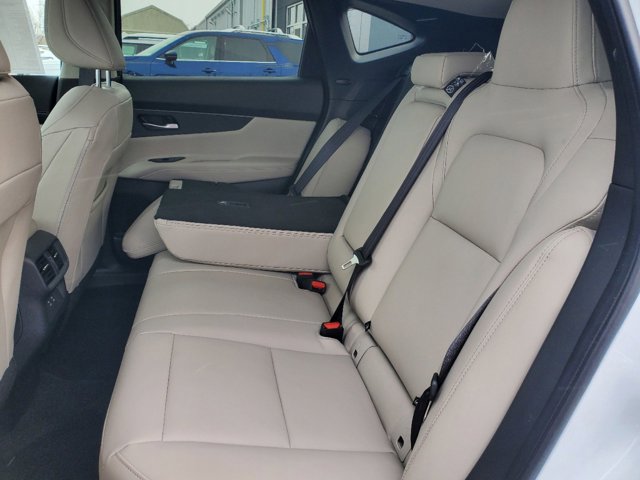 Vehicle image 25 of 28