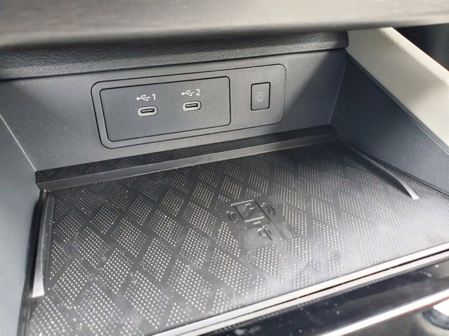 Vehicle image 23 of 28