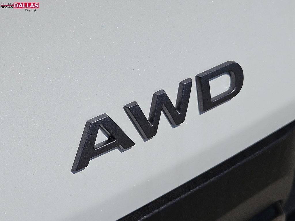 Vehicle image 17 of 24