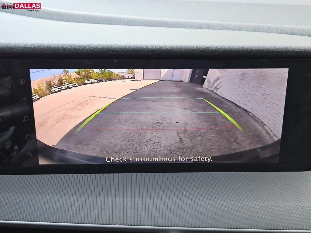 Vehicle image 21 of 24