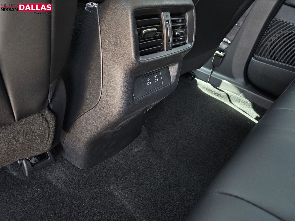Vehicle image 13 of 23