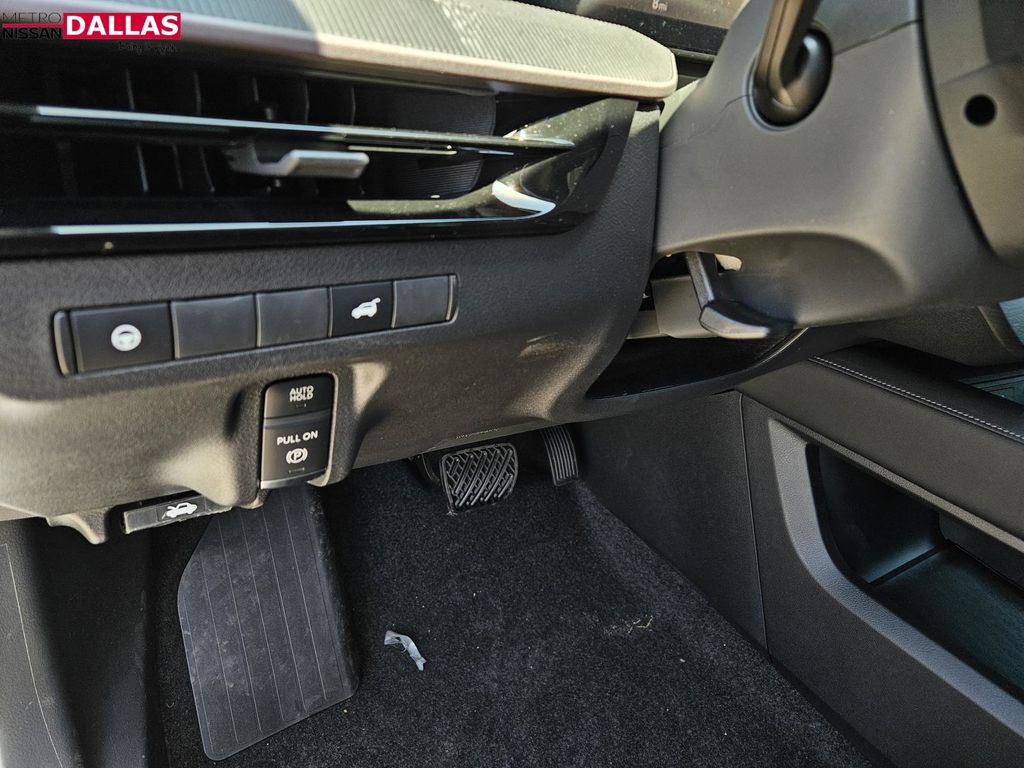 Vehicle image 18 of 23