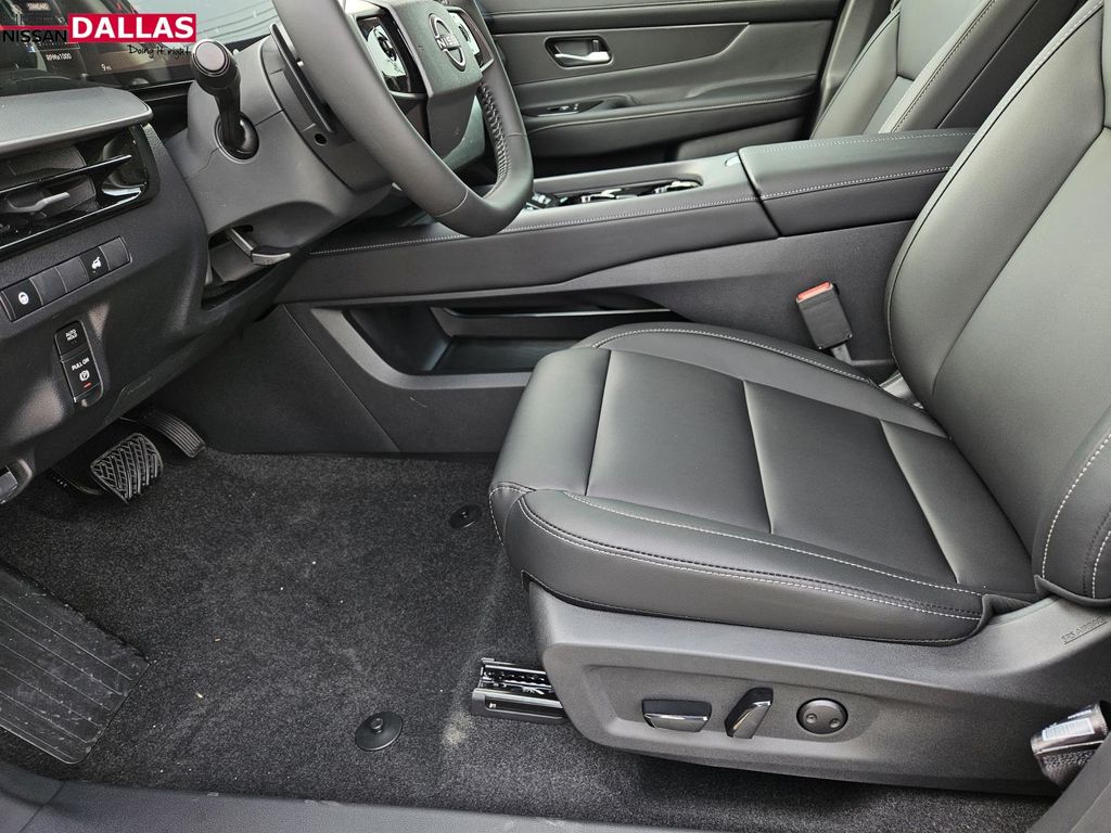 Vehicle image 16 of 23