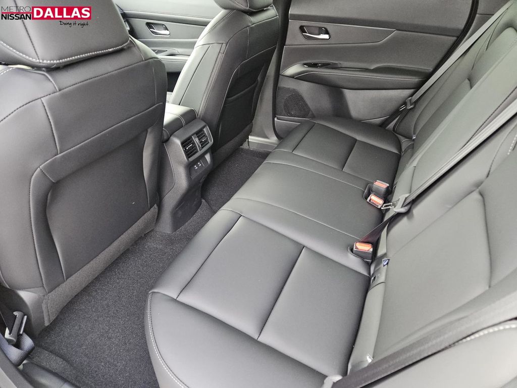 Vehicle image 11 of 23