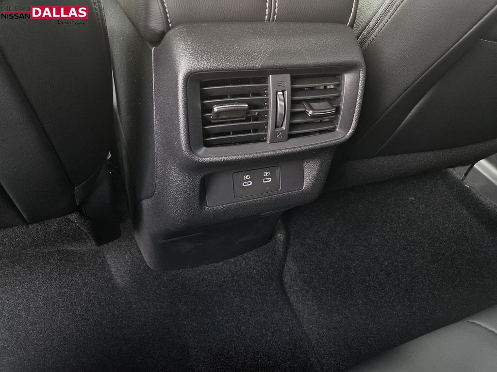 Vehicle image 13 of 23