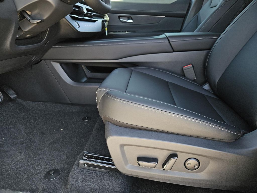 Vehicle image 19 of 22