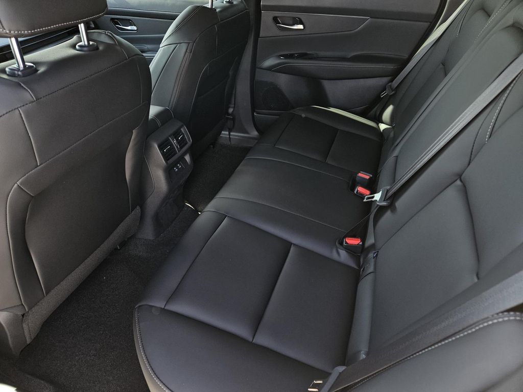Vehicle image 7 of 22