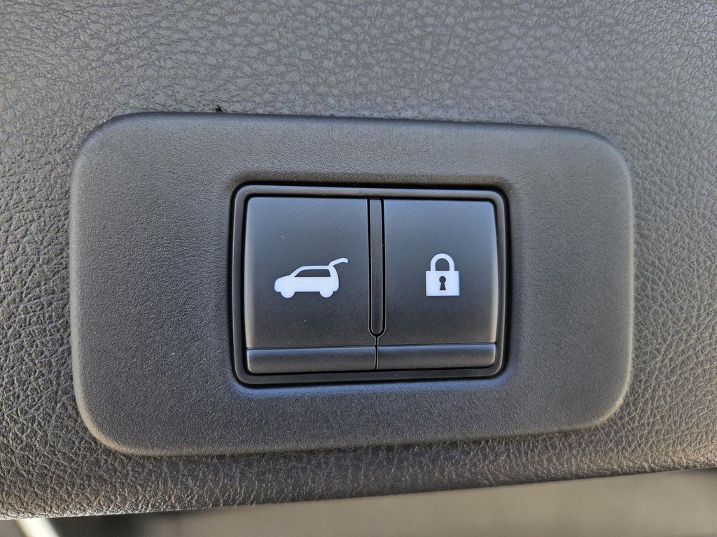 Vehicle image 18 of 22