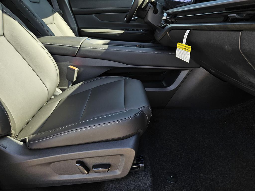 Vehicle image 8 of 22