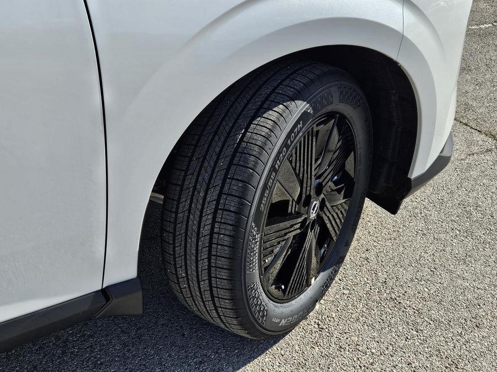 Vehicle image 4 of 22