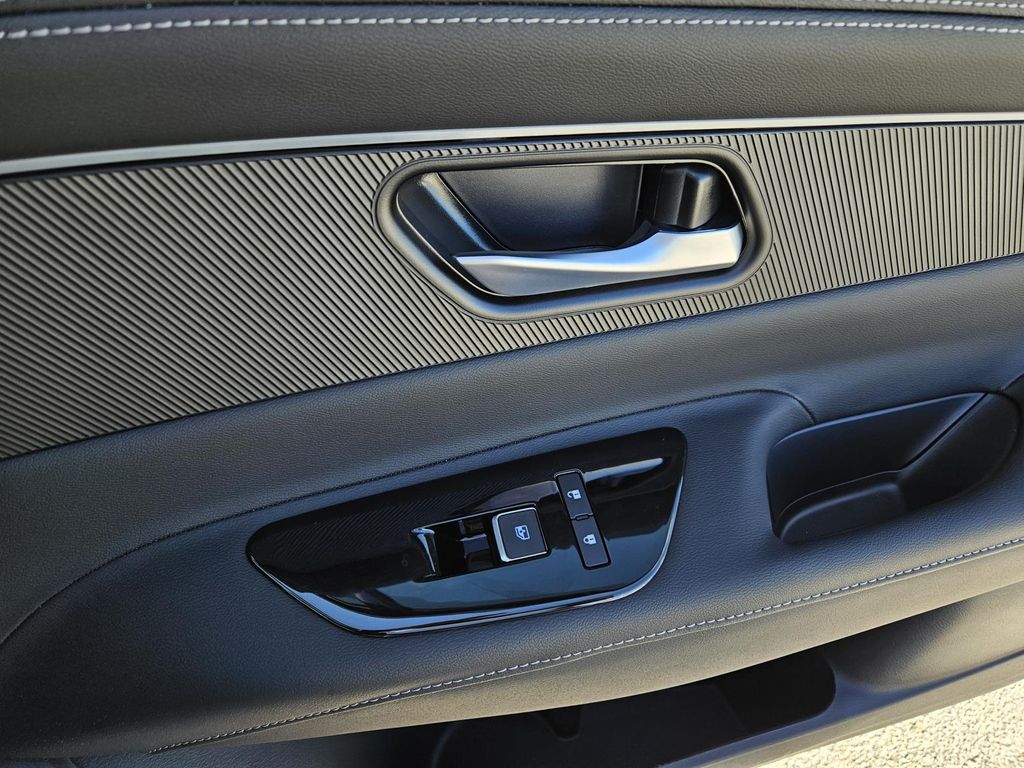 Vehicle image 15 of 22