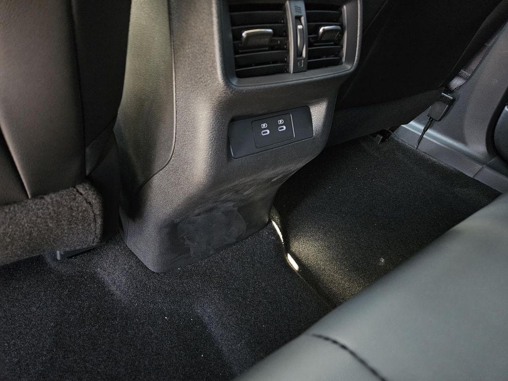 Vehicle image 17 of 22