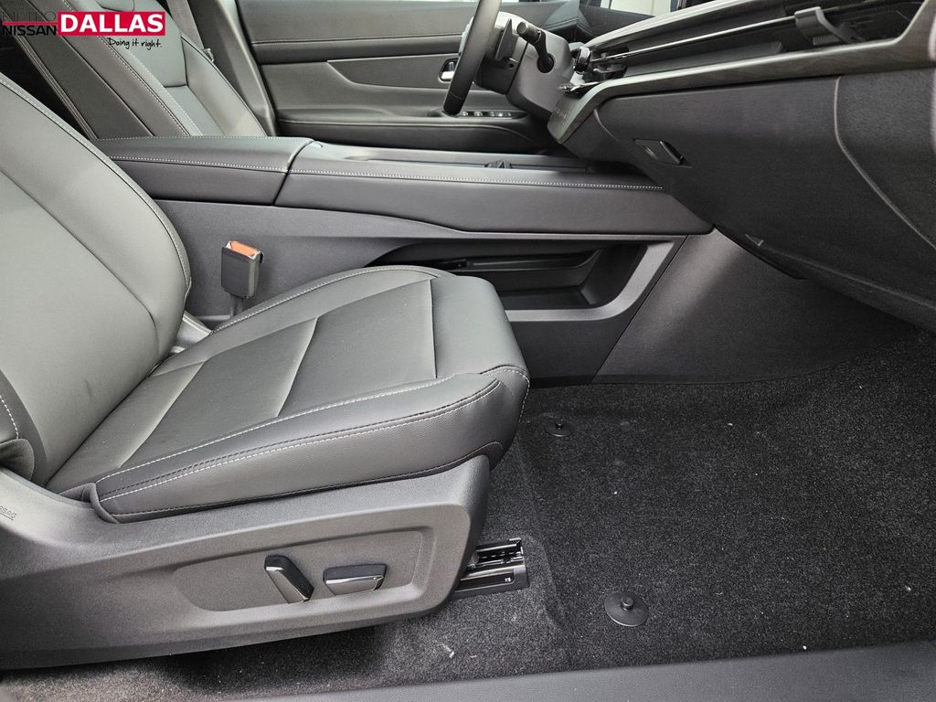 Vehicle image 7 of 23