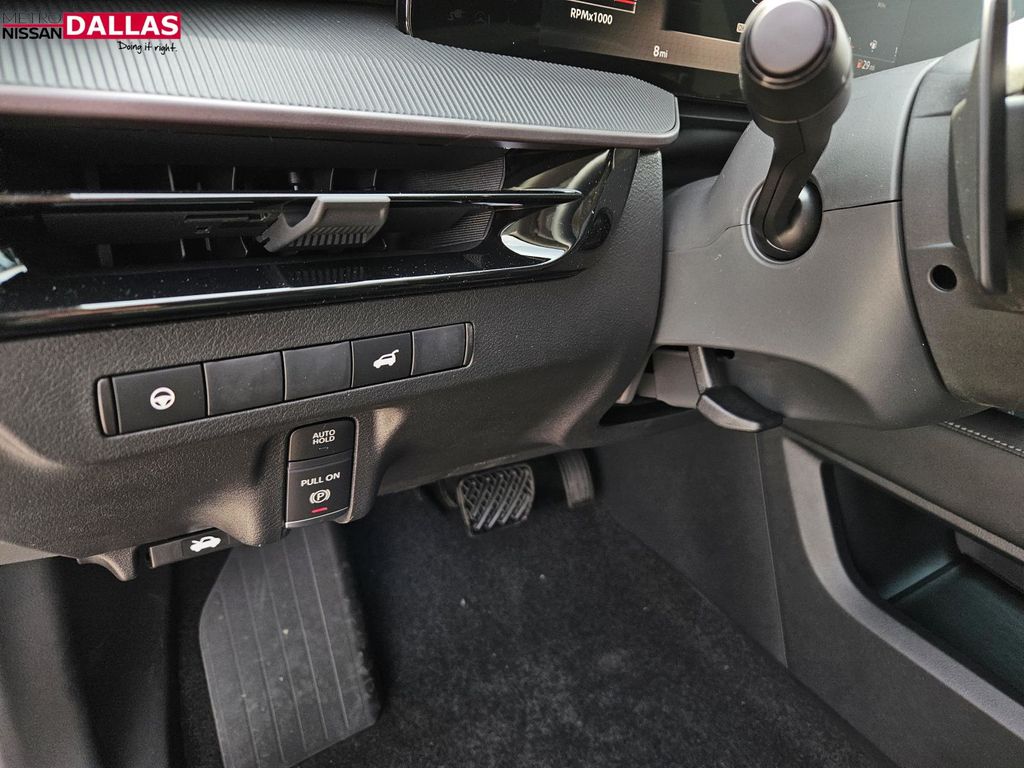 Vehicle image 18 of 23