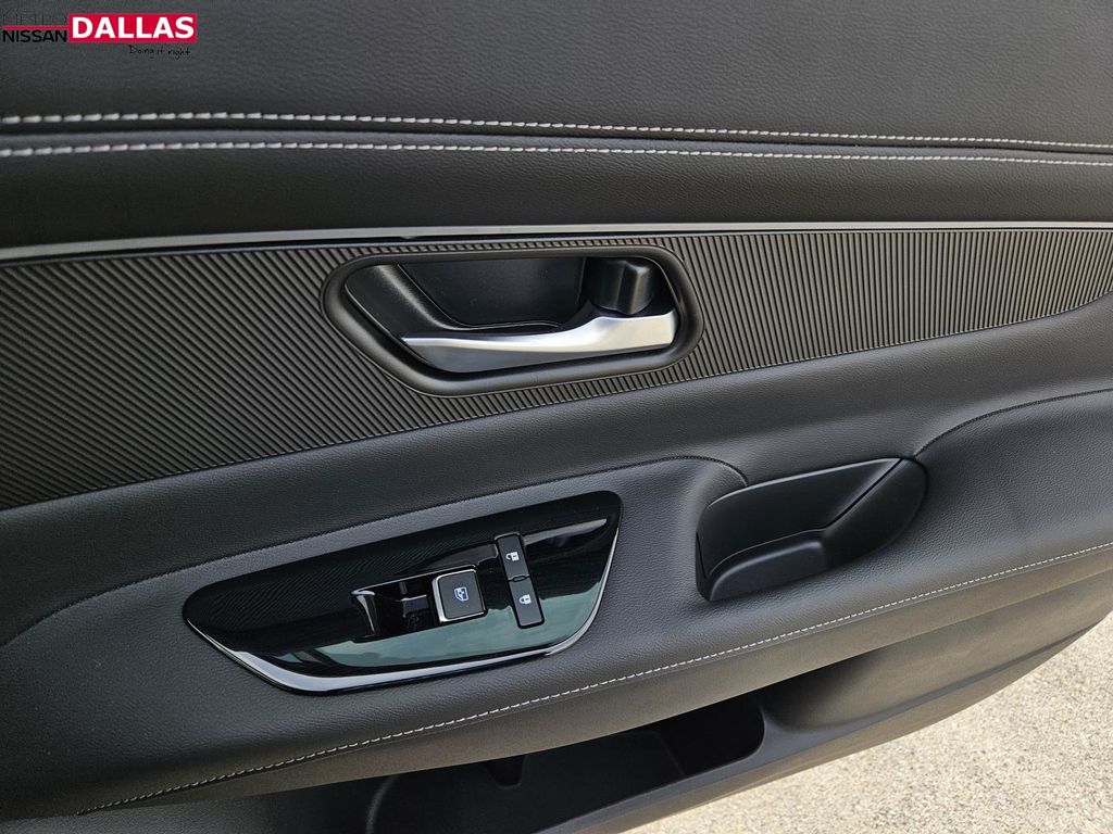Vehicle image 8 of 23