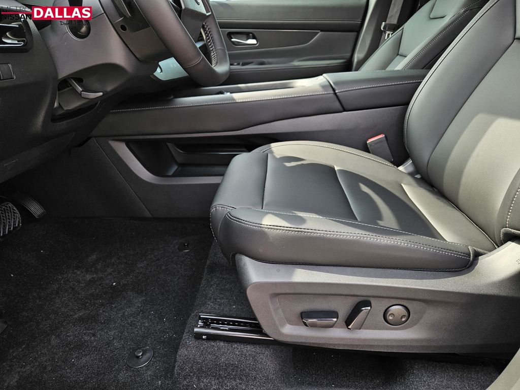 Vehicle image 17 of 23