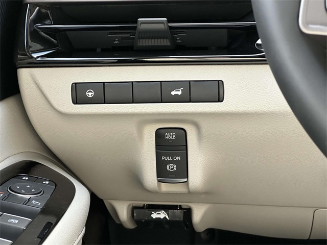 Vehicle image 11 of 18
