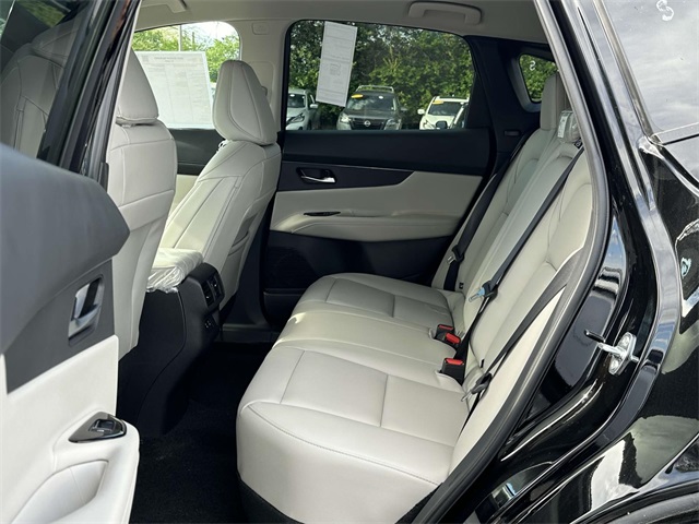 Vehicle image 16 of 18