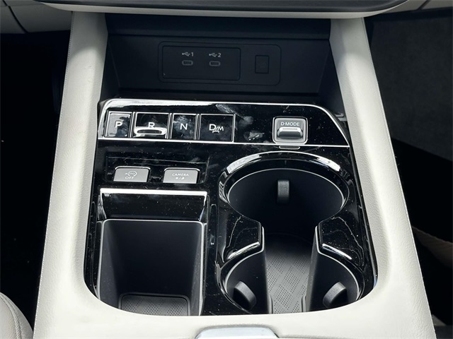 Vehicle image 10 of 18