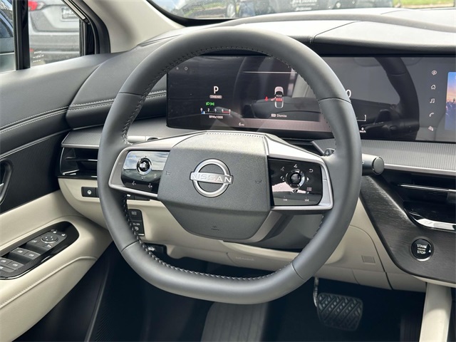 Vehicle image 12 of 18