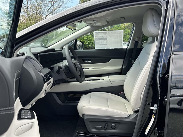 Vehicle image 14 of 18