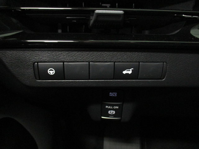 Vehicle image 21 of 29