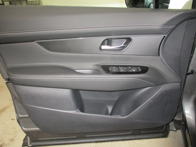 Vehicle image 13 of 29