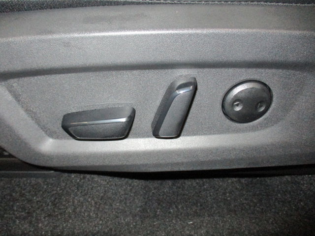 Vehicle image 17 of 29