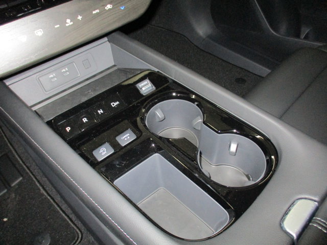 Vehicle image 25 of 29