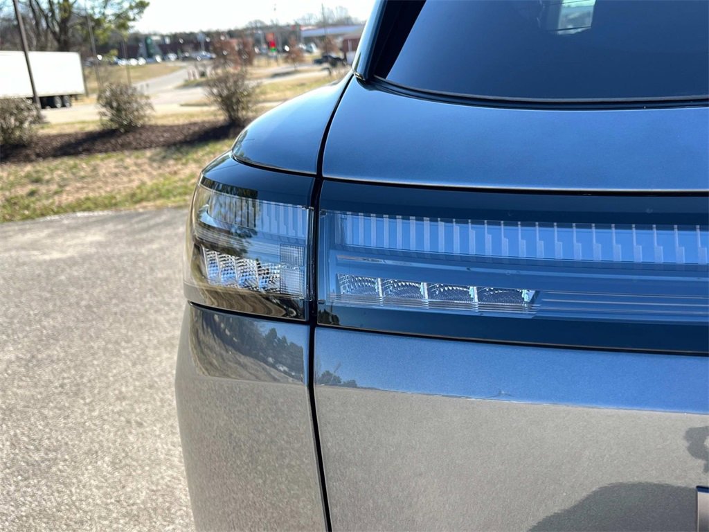 Vehicle image 14 of 31