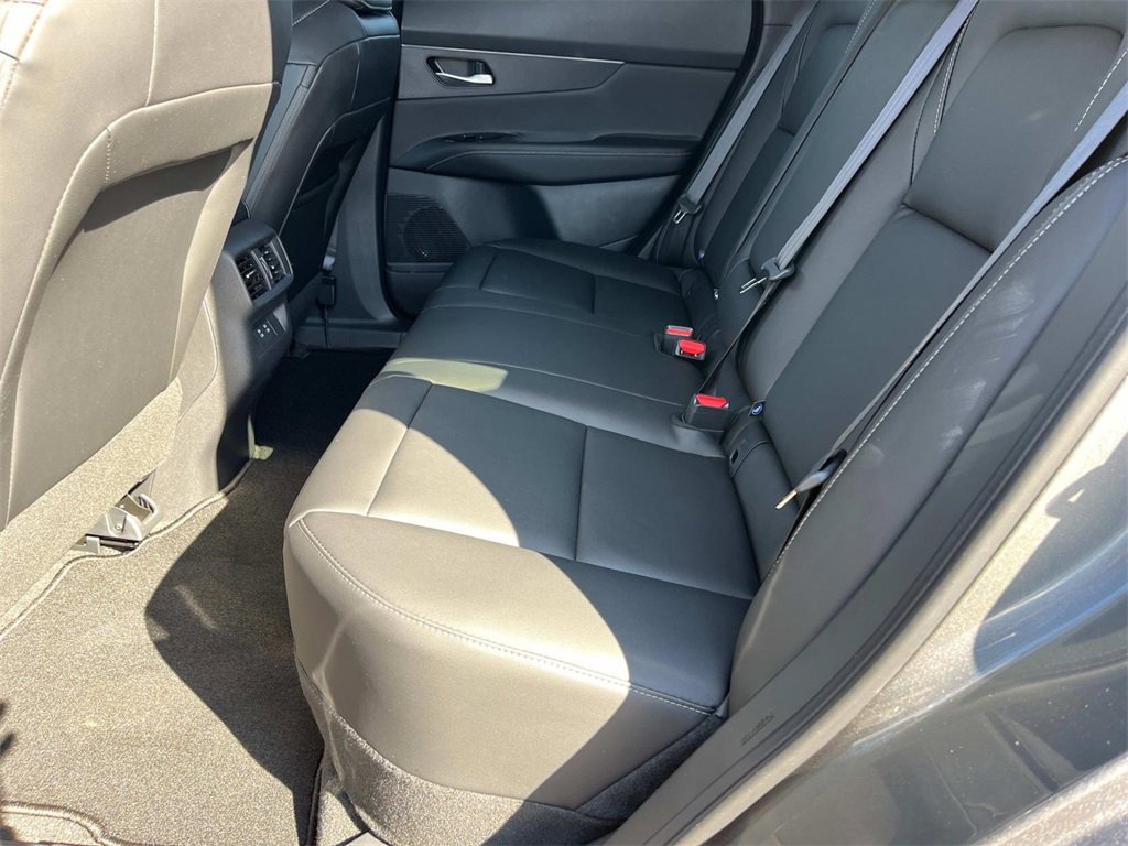 Vehicle image 20 of 31