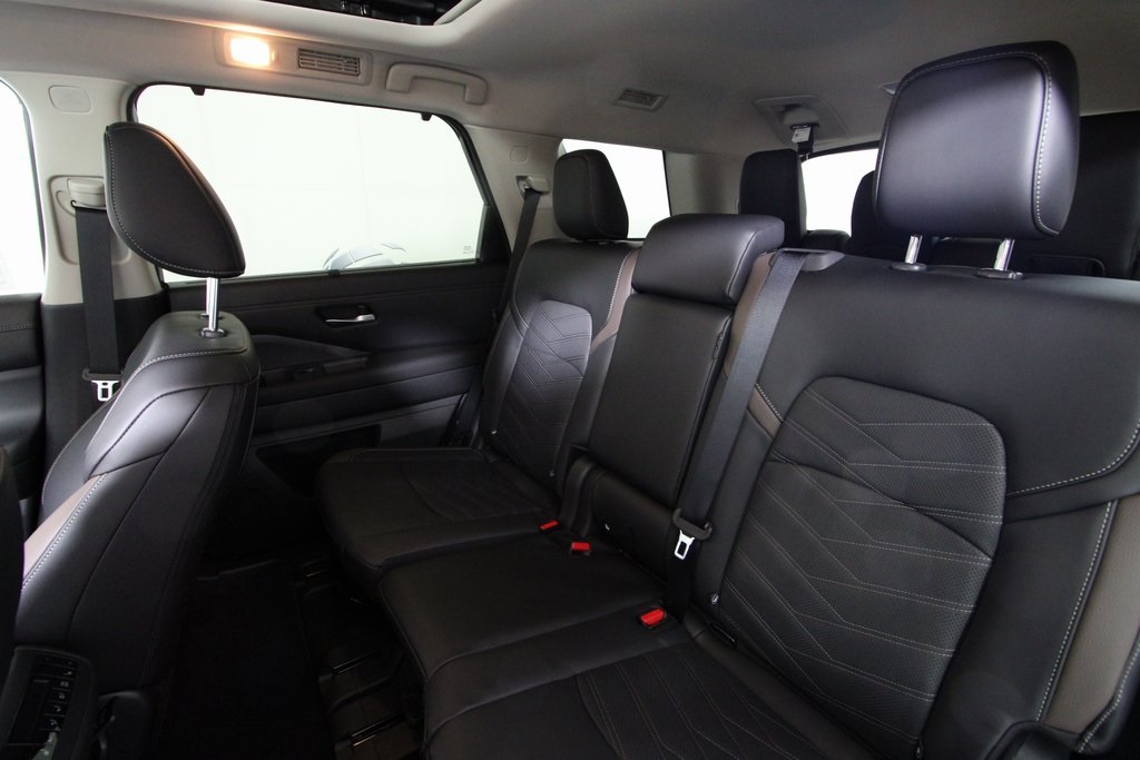 Vehicle image 22 of 39