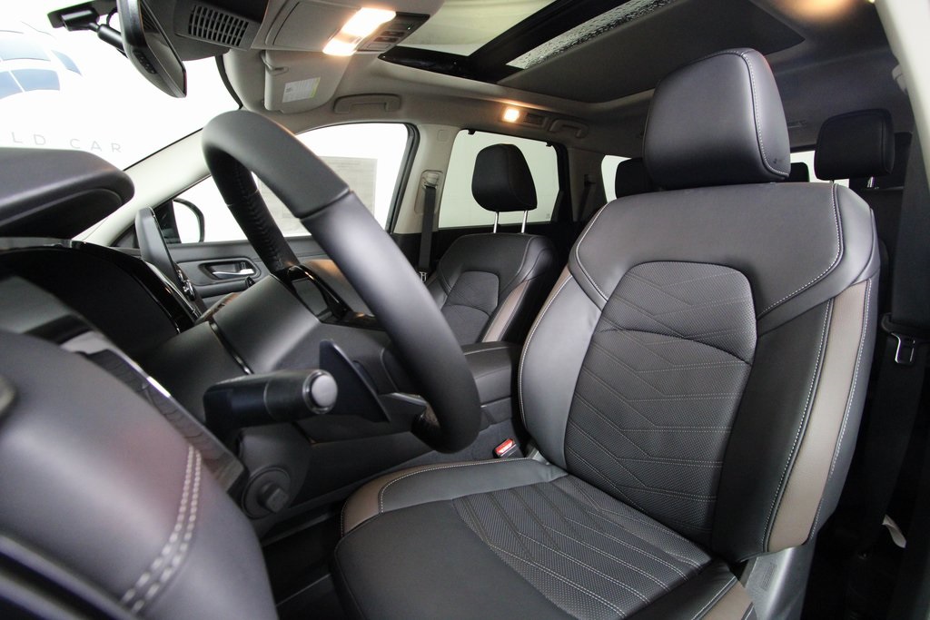 Vehicle image 21 of 39